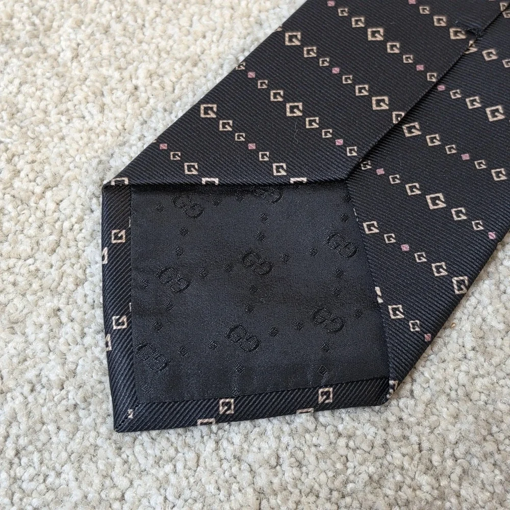 Gucci Silk Tie Black Pink GG Logo Pattern‎ Made Italy Luxury Designer Necktie